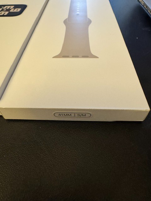 Apple Watch SE (Gen 2) 40mm Starlight Aluminum MRFW3LL/A NEW NIB Sport Band