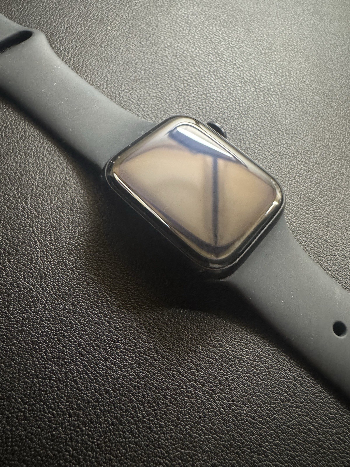 Apple Watch SE 2nd Gen GPS 40mm Midnight Aluminum Case Sport Band MNT73LL/A