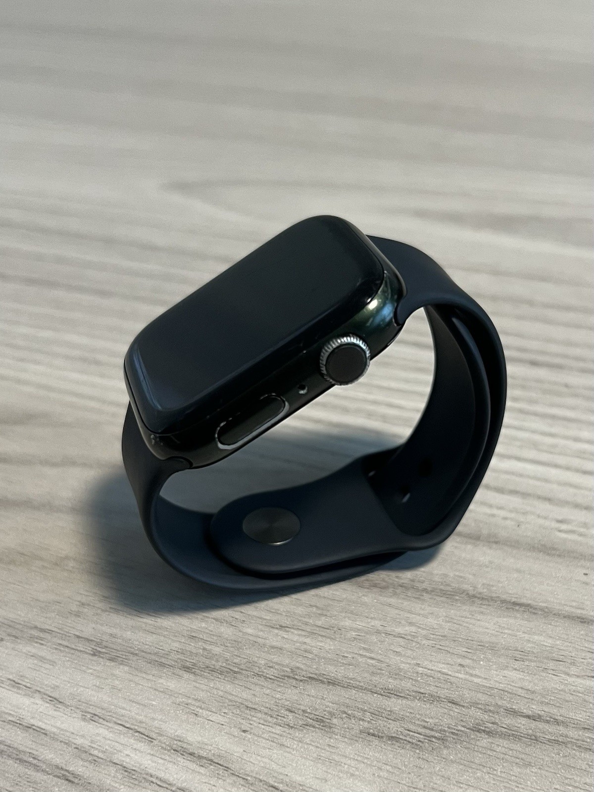 Apple Watch Series 7 – 45mm, GPS Only Green Aluminum Case w/ Midnight Sport Band