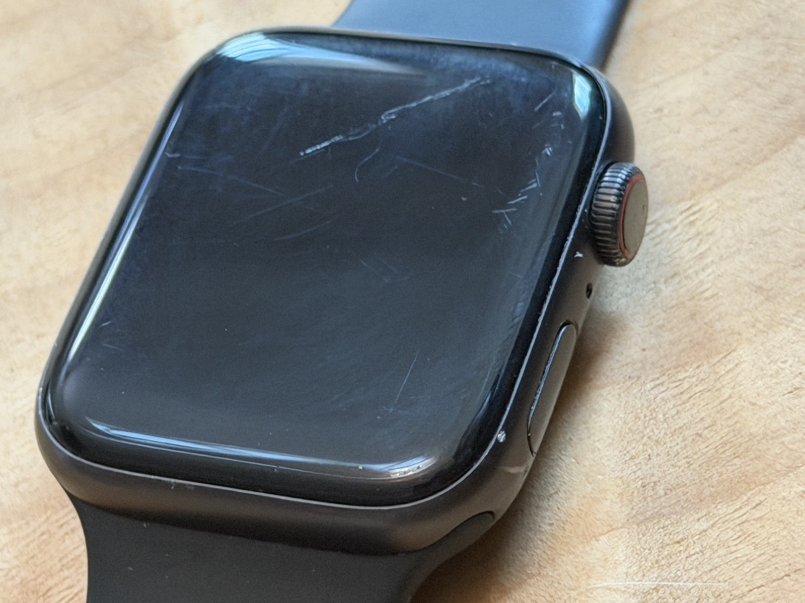 Apple Watch Series 5 44mm GPS + Cellular Space Gray Aluminum 100% Battery Health