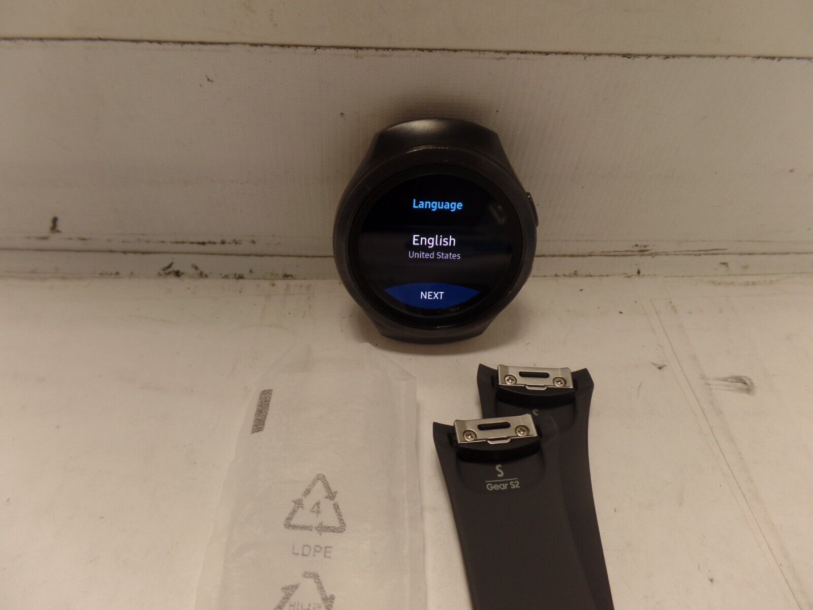 Samsung Gear S2 SM-R730V Verizon Smartwatch 44mm Ceramic – Black Elastomer AS-IS