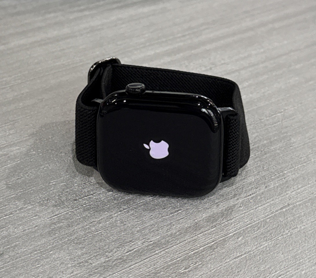 Apple Watch Series 10 46mm Black Aluminum Black Loop Band GPS LTE Broken Crown