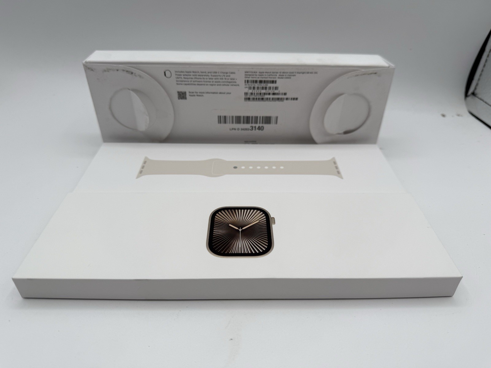 Apple Watch Gen 10 Series 10 Cell 46mm Gold Titanium – Starlight Sport Band