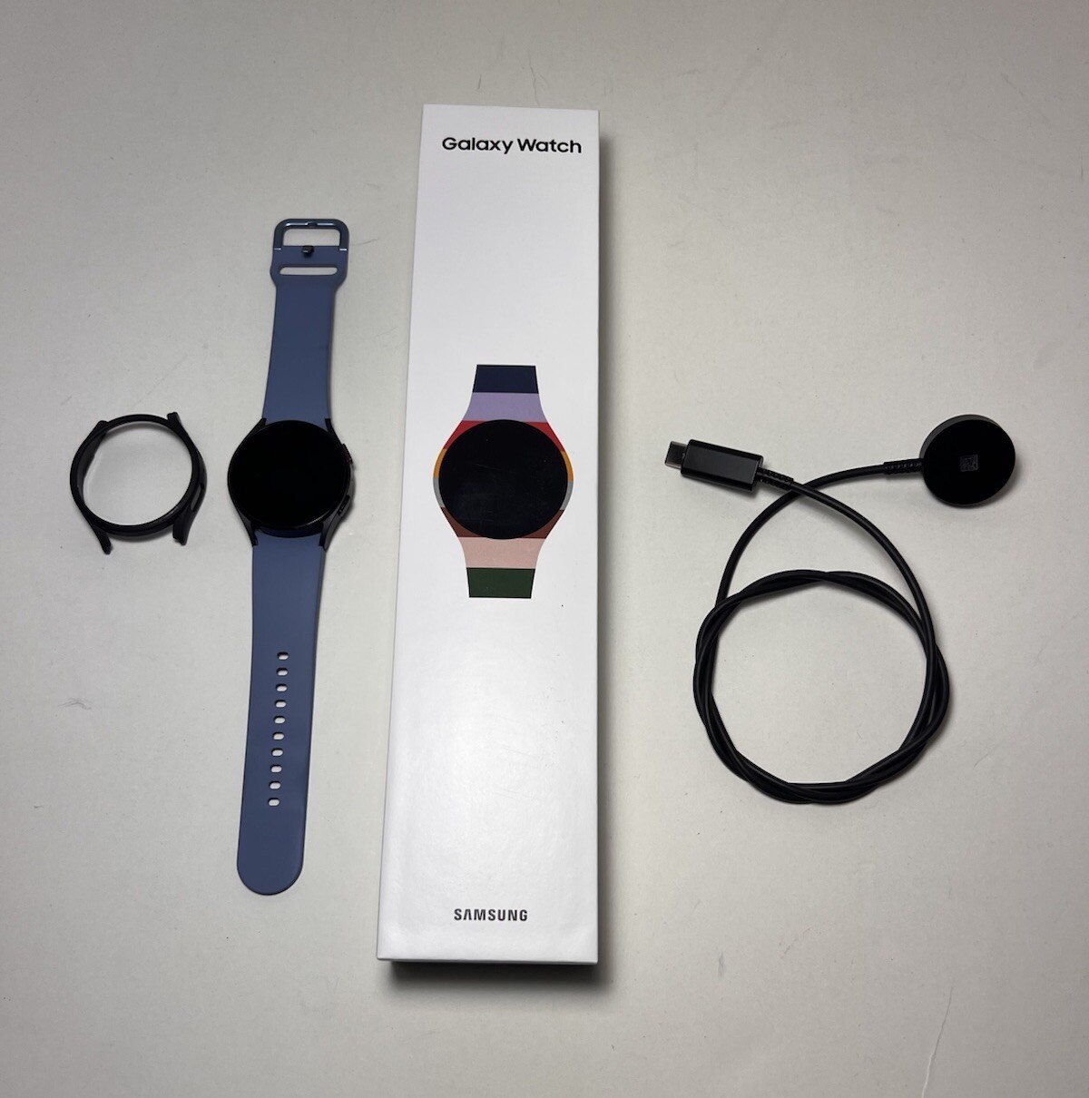 Samsung Galaxy Watch 5 40mm GPS WiFi SM-R900 Smartwatch Black – Good Condition