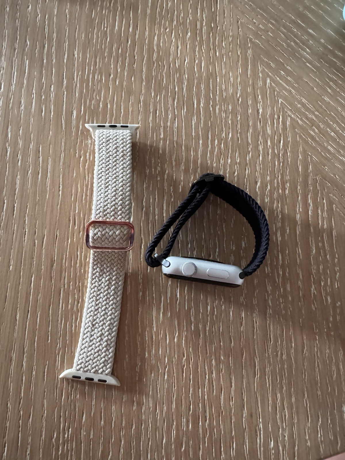 Apple Watch Series 3 42mm Silver Aluminum Touch Screen Black Nylon Band Unlocked