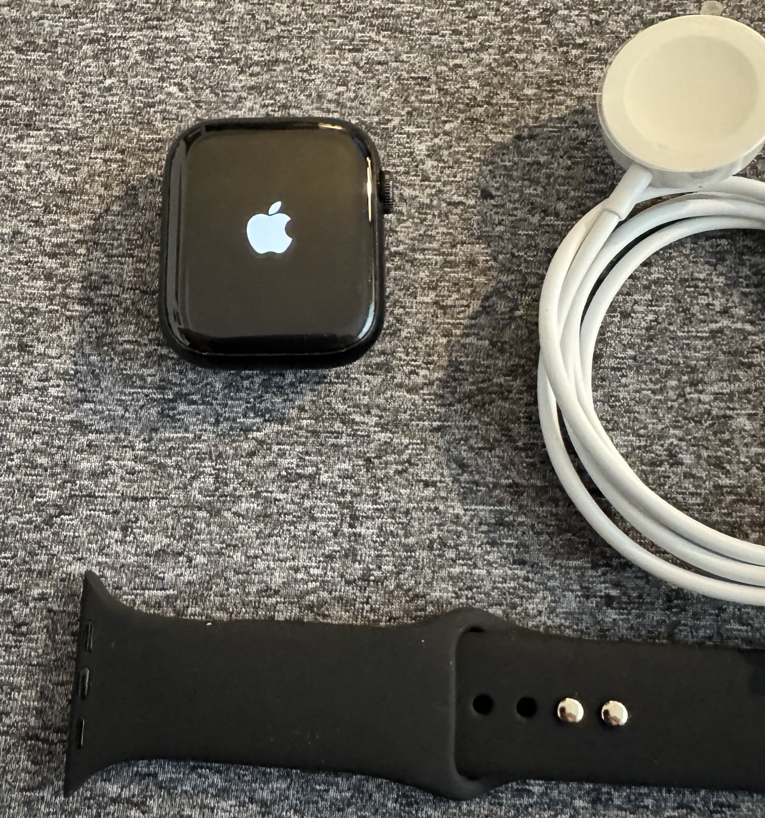 Apple Watch Series 8 GPS 45mm Midnight Aluminum Case Sport Band M/L Preowned