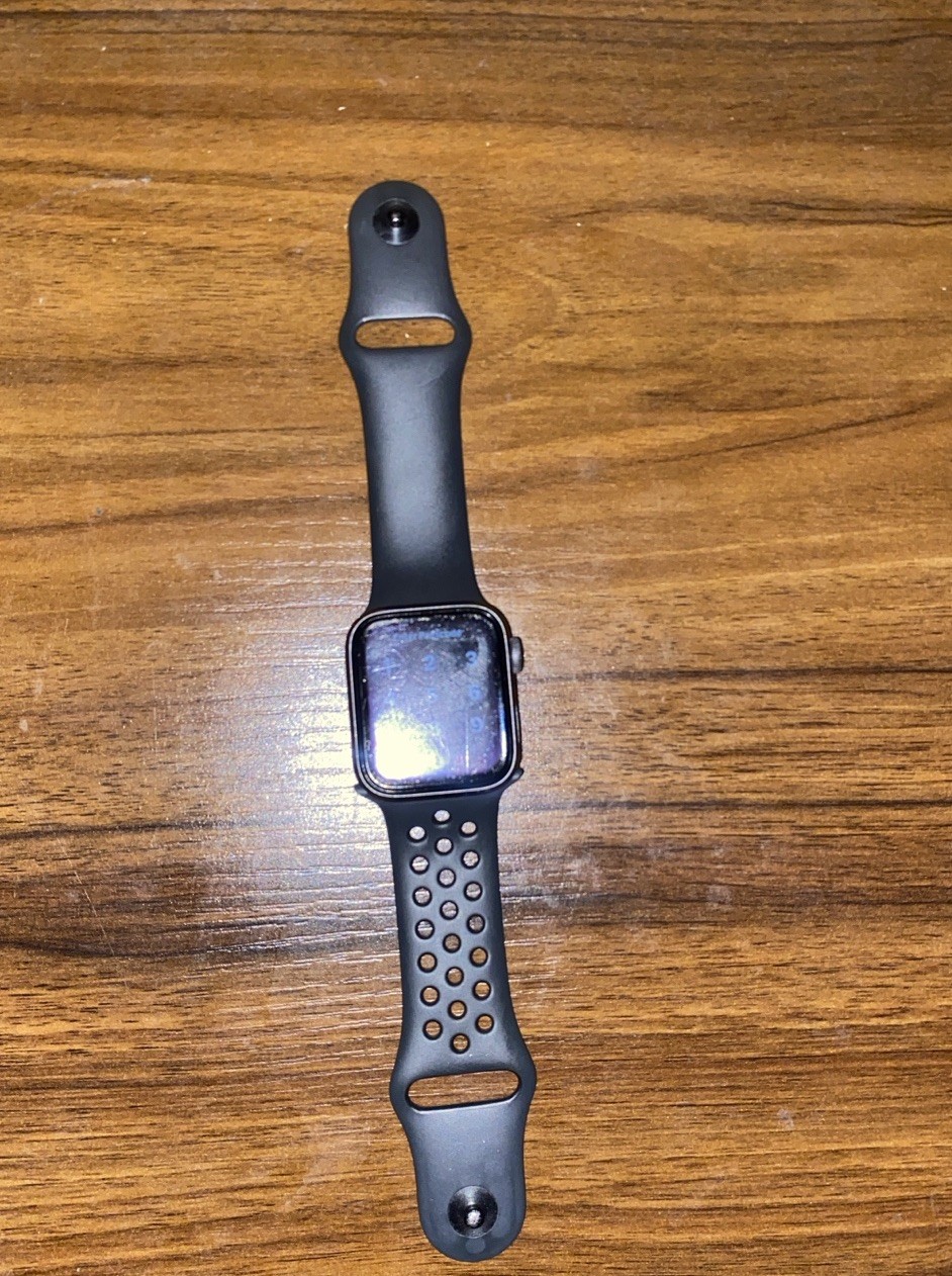 Apple Watch 44mm Black Aluminum Case Black Silicone Sport Band Heart Rate iOS