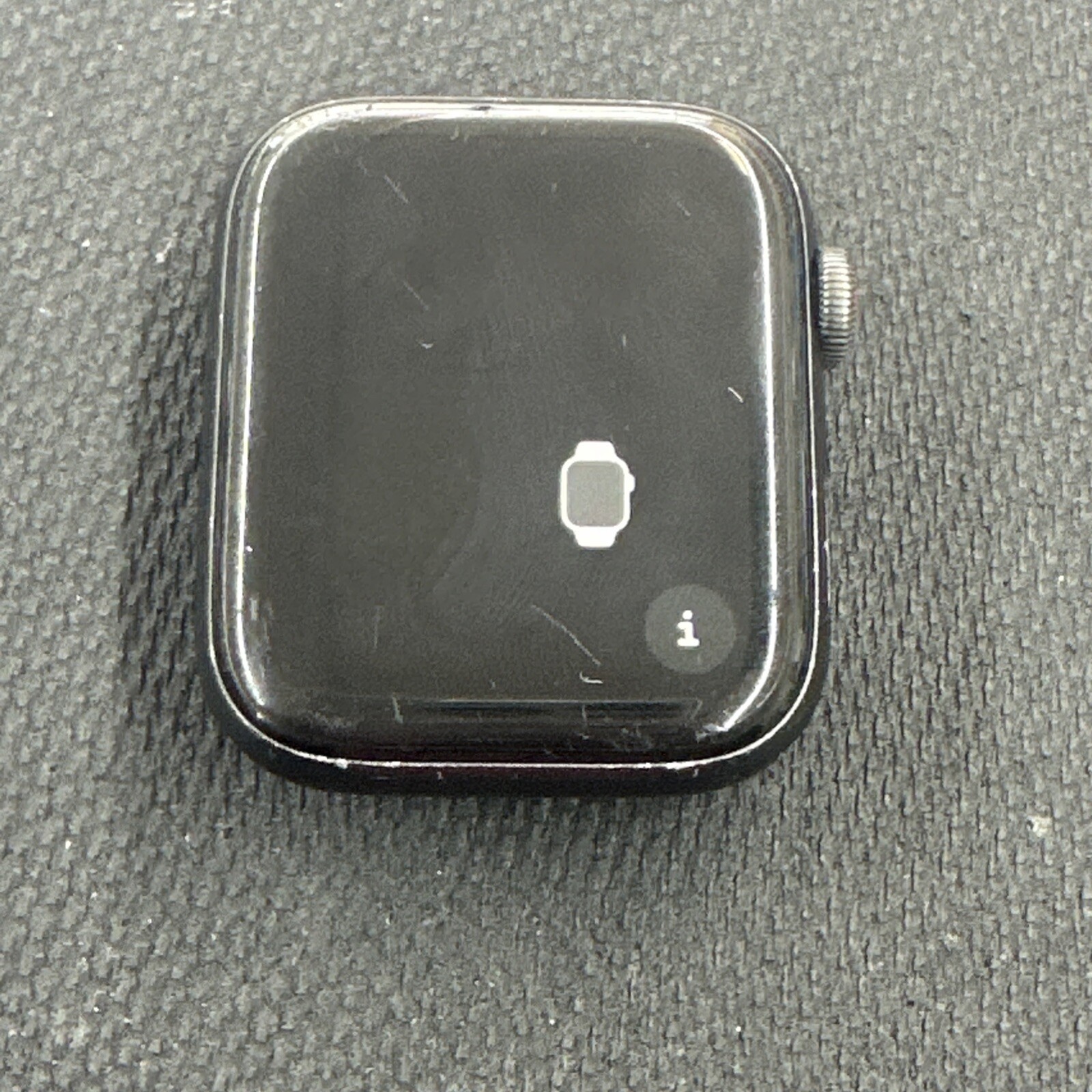 Apple Watch SE 44 mm Space Gray Aluminum GPS + LTE Cellular LOCKED No Band