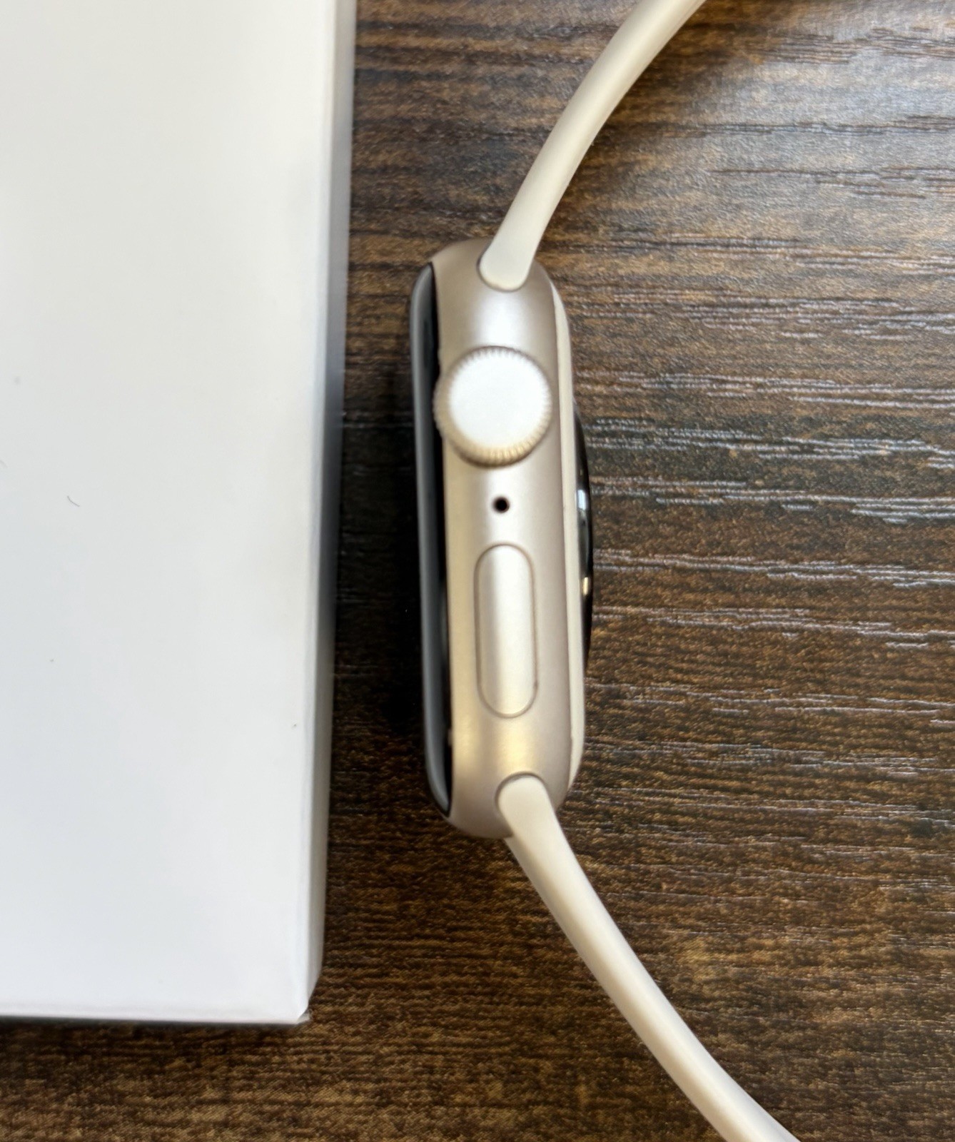 Apple Watch SE 3rd Generation (40mm) Aluminum Case w/Sport Band GPS – Starlight