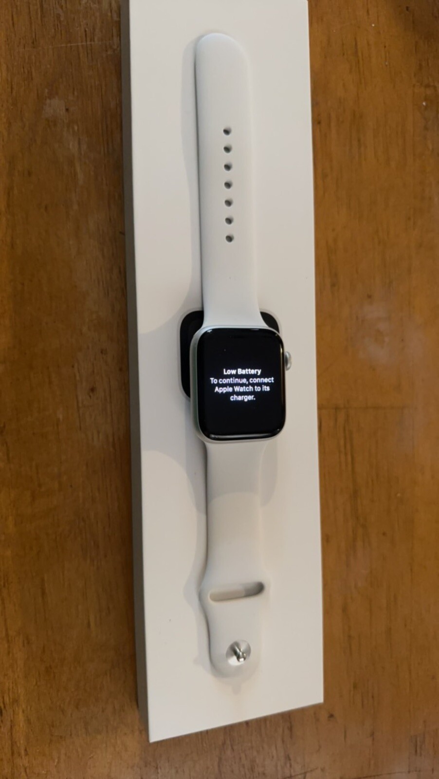 Apple Watch SE (2022) 44mm Silver Aluminum Case with White Sport Band, M/L (GPS