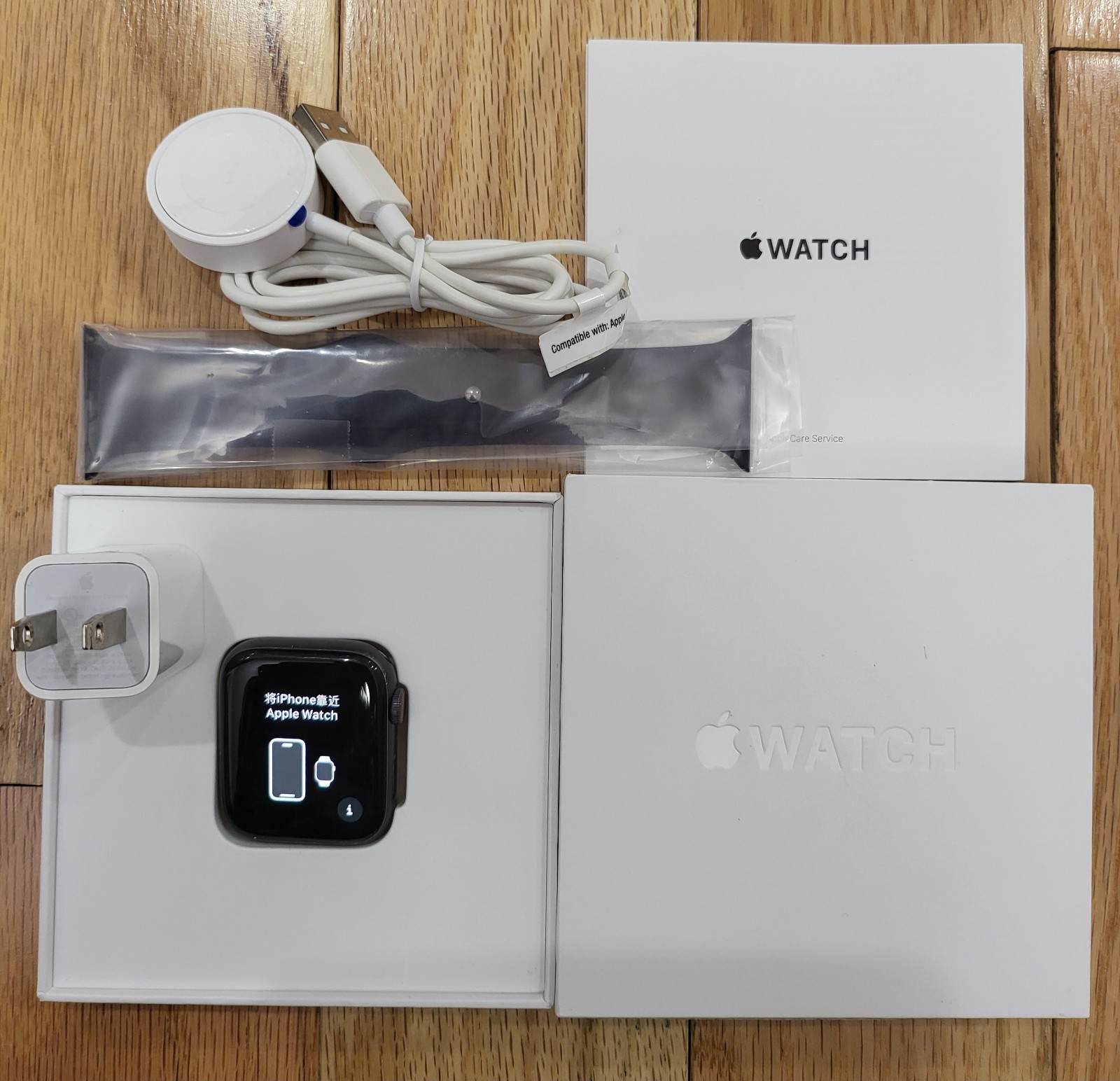 Apple Watch Series 5 44mm Gray Case (GPS) (MWVF2LL/A) Very Good