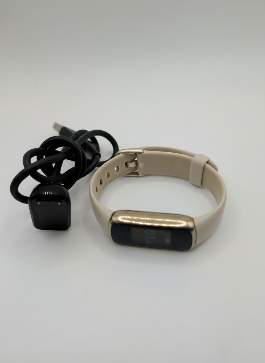 Fitbit Luxe Fitness Tracker Gold Lunar White Small