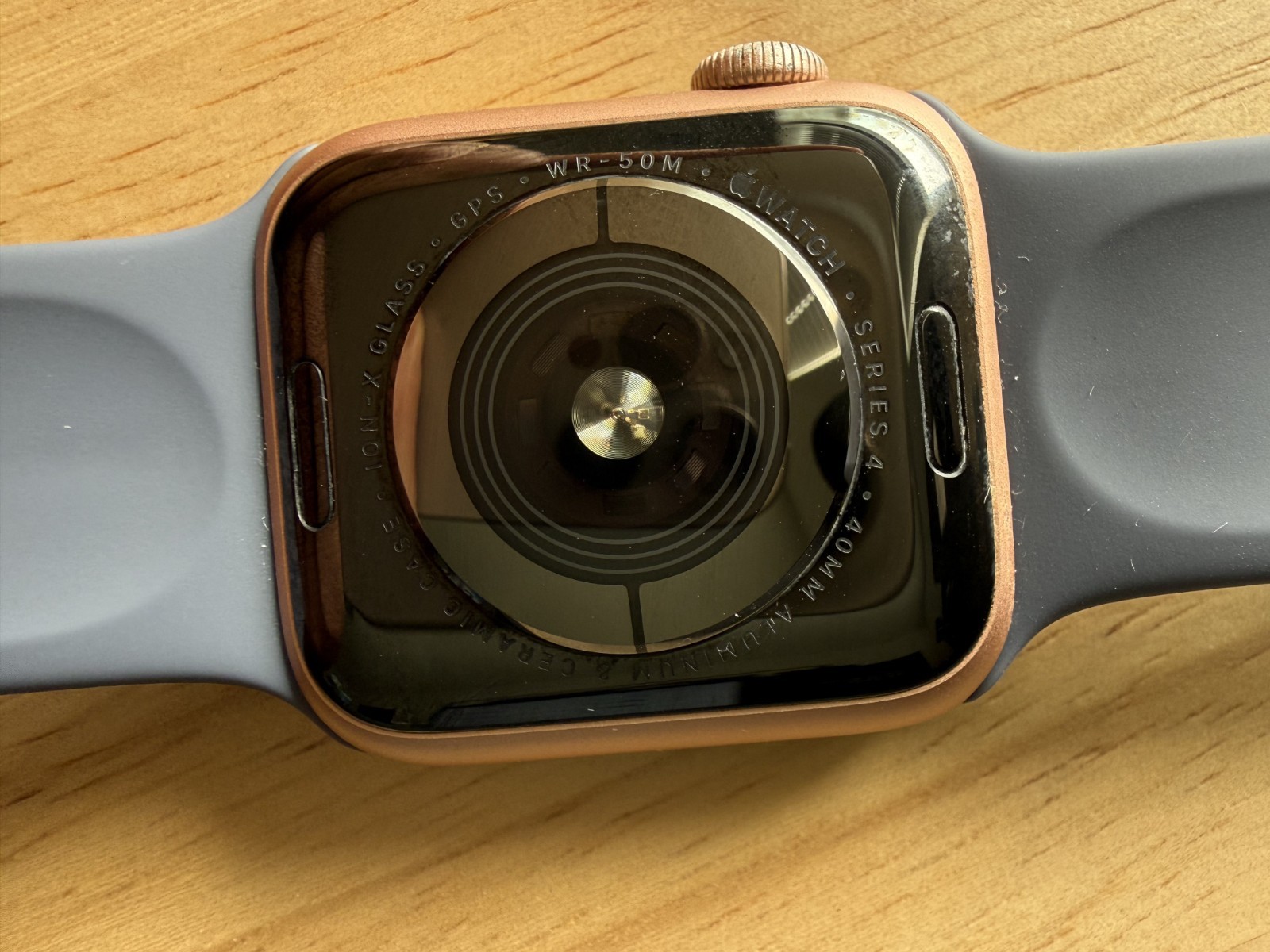Apple Watch Series 4 40mm Gold Aluminum GPS A1977 – FOR PARTS READ
