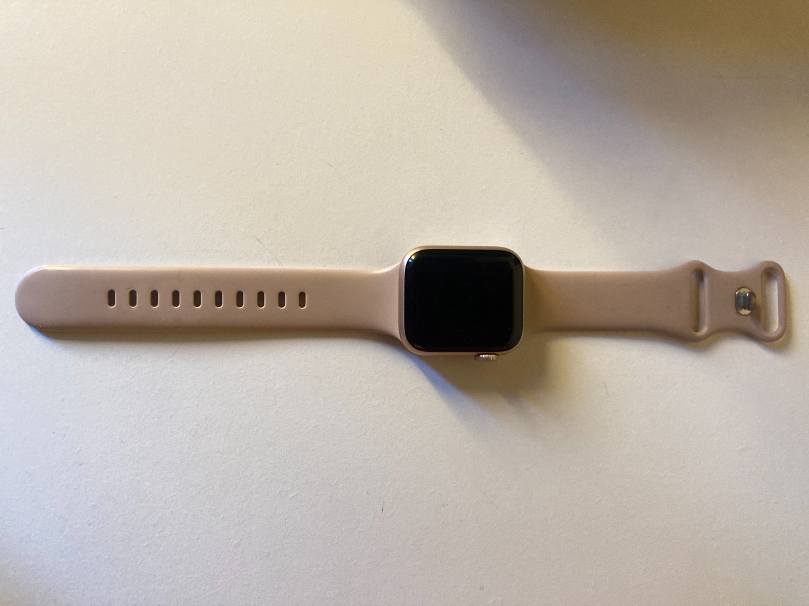 Apple Watch Series 6 40mm Gold Aluminum Case with Pink Sand Sport Band – Regular