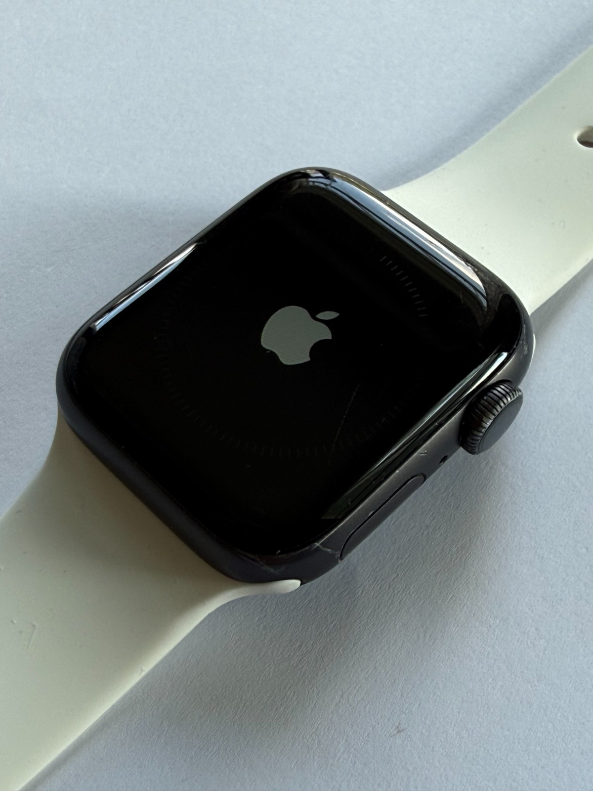Apple Watch Series 5 (GPS + WIFI 40mm) – Space Gray Aluminum Case USED