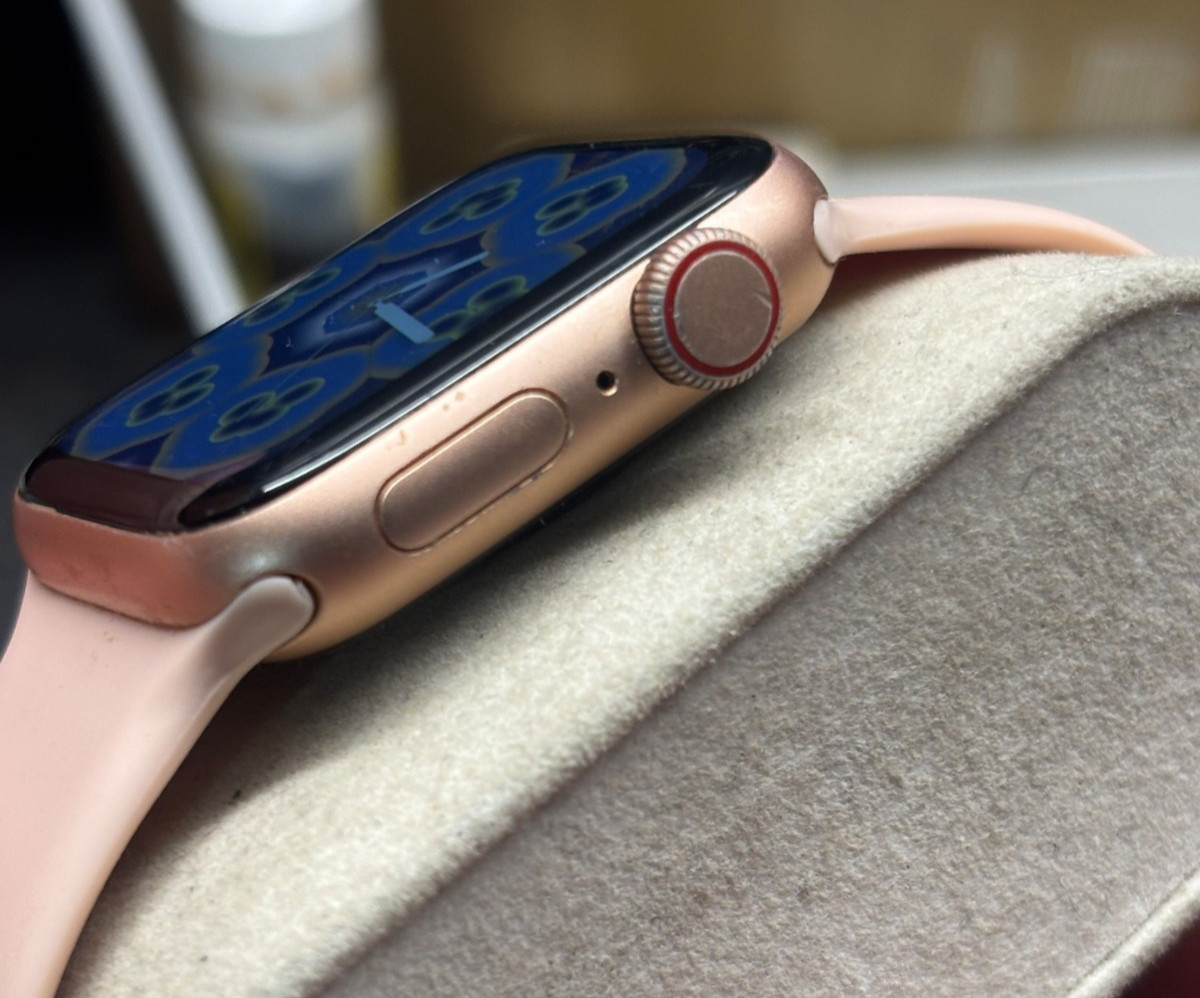 PINK APPLE WATCH SE 1st Gen A2353 40mm Watch Works 32gb GPS LTE NO CHARGE