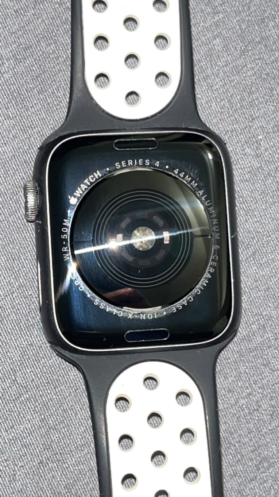 Apple Watch Series 4 44 mm Space Gray Aluminum Case with Black Sport Band (GPS)