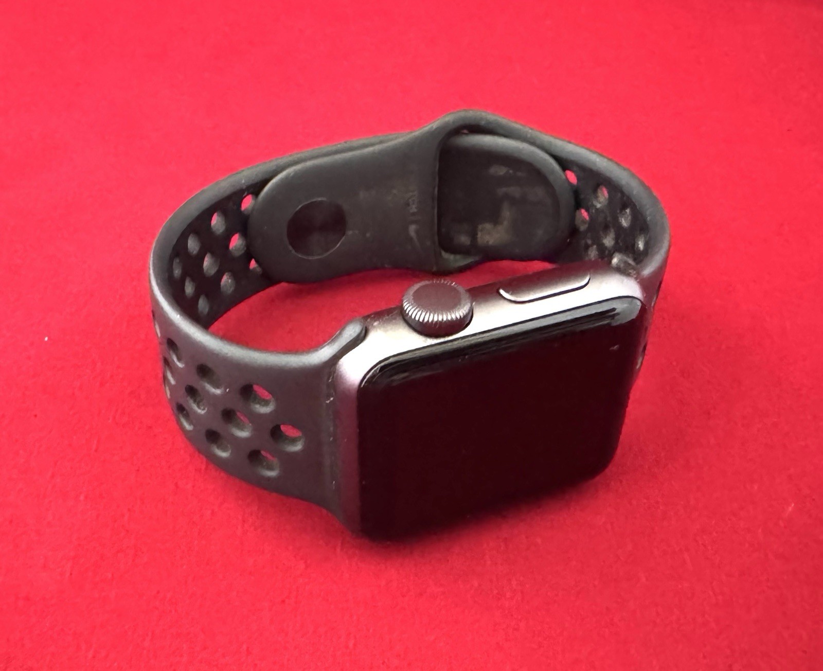 Apple Watch Series 3 38mm Aluminum Case Unlocked, Nice, Used