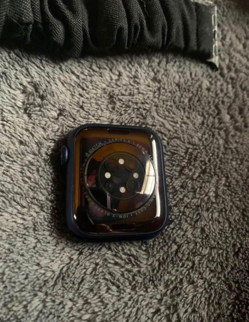 Apple Watch Series 6 40mm Deep Navy Blue…