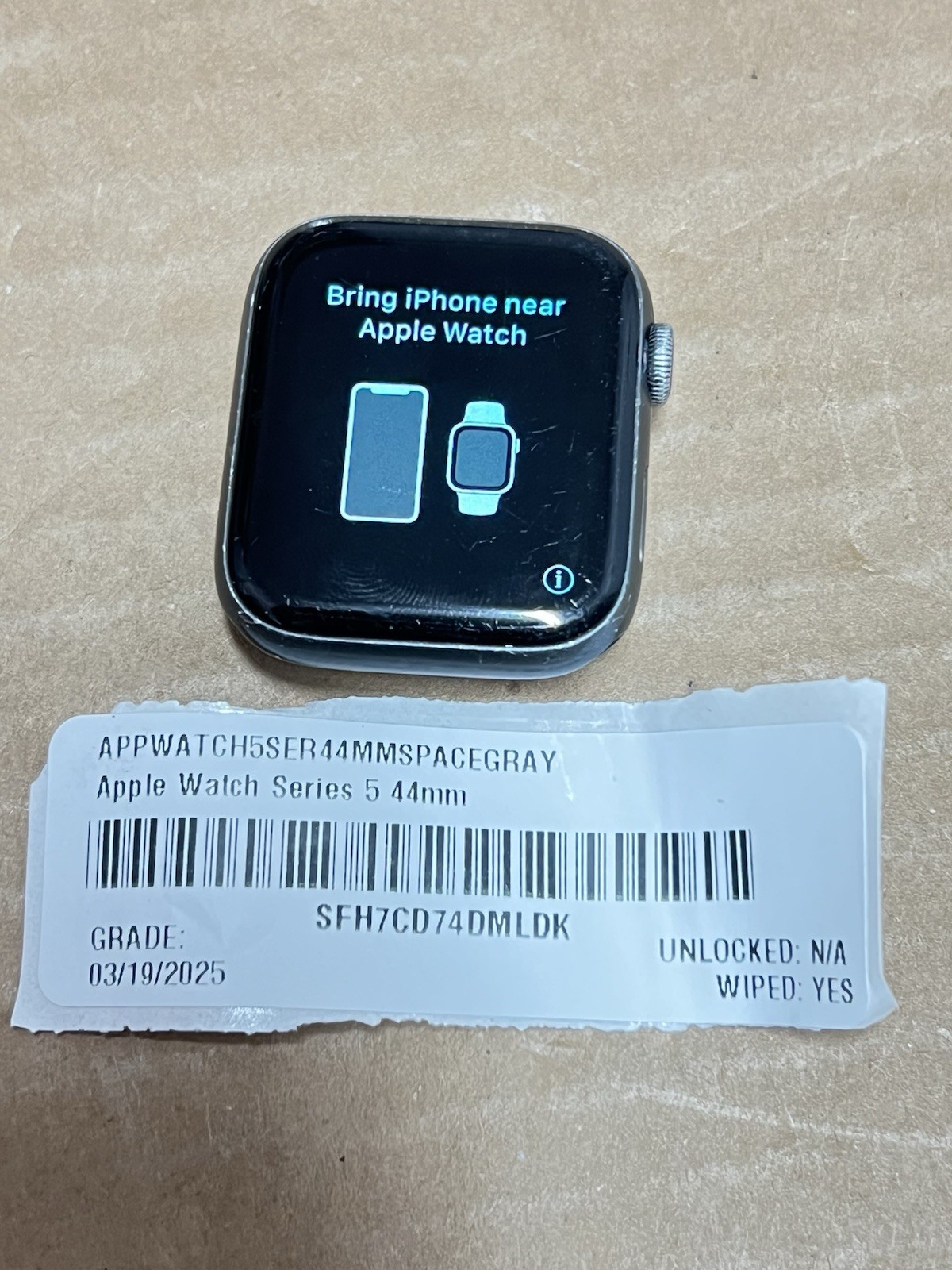 Apple Watch Series 5 44mm black Aluminum Case Sport Band GPS-LTE burn