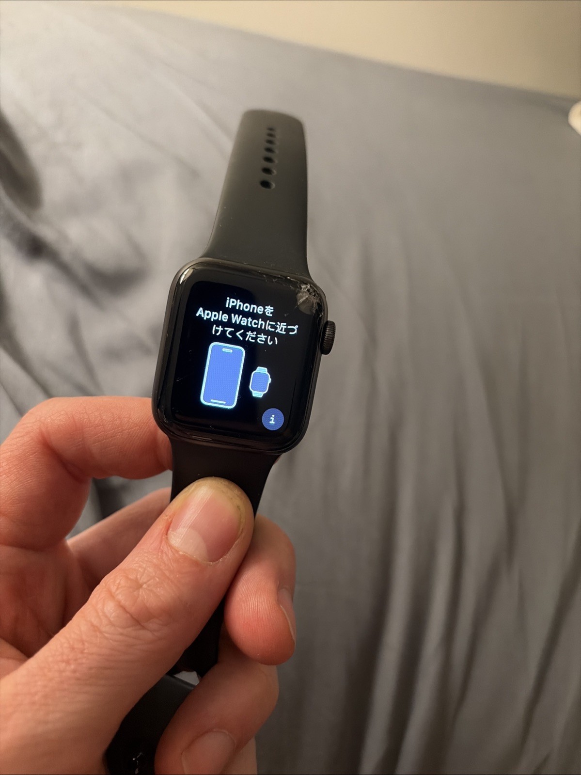 Apple Watch SE 40mm Midnight Aluminum Case with Sport Band, S/M (GPS Cracked)