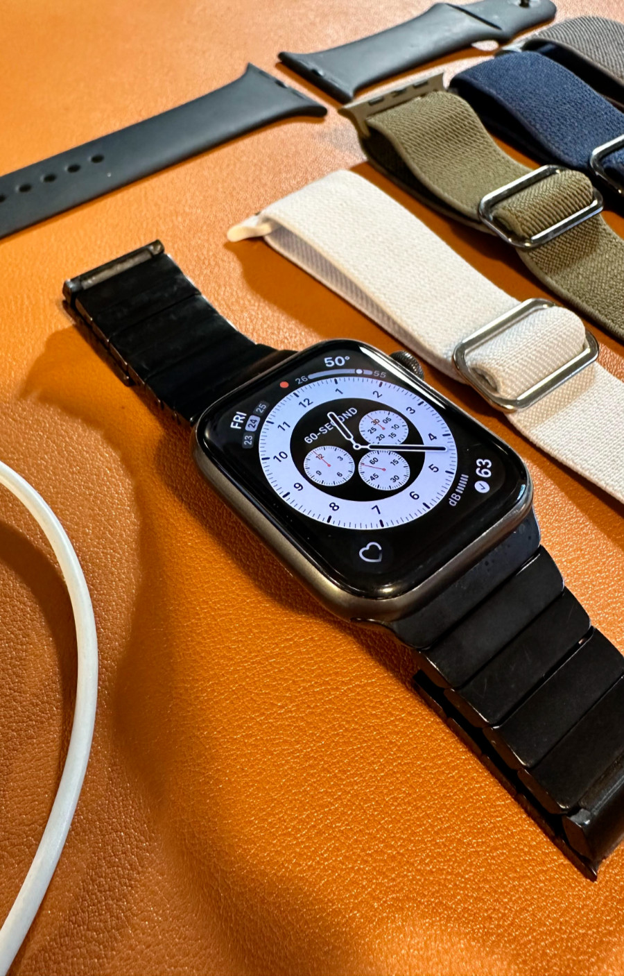 Apple Watch SE (1st Generation) 44mm Space Gray Aluminum Case with Midnight…