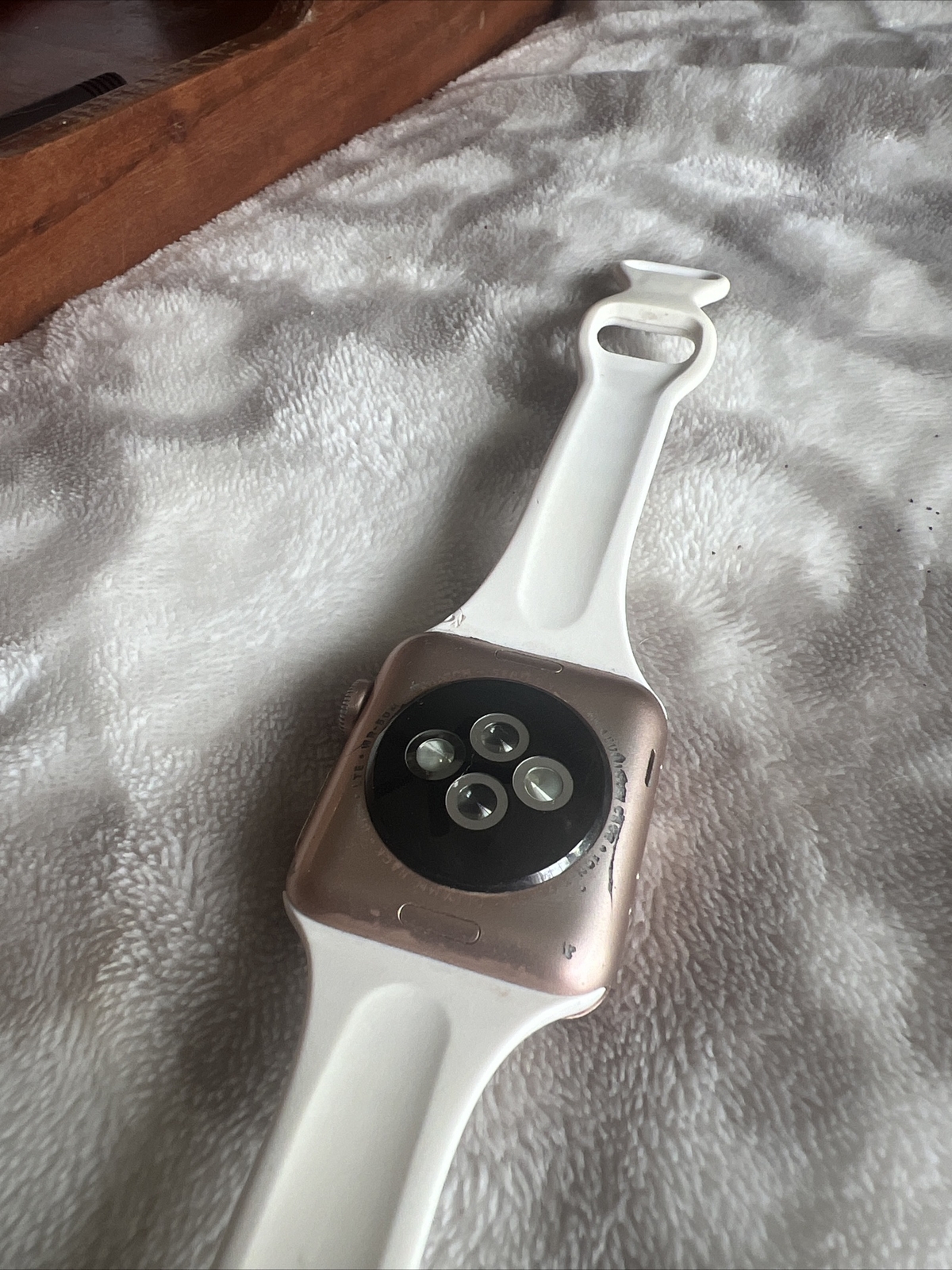 Apple Watch Series 3 – Rose Gold with White Sport Band (GPS + Cellular)