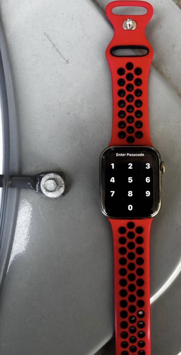 Apple Watch 44mm Gold Aluminum Case Red Silicone Band iOS Unlocked
