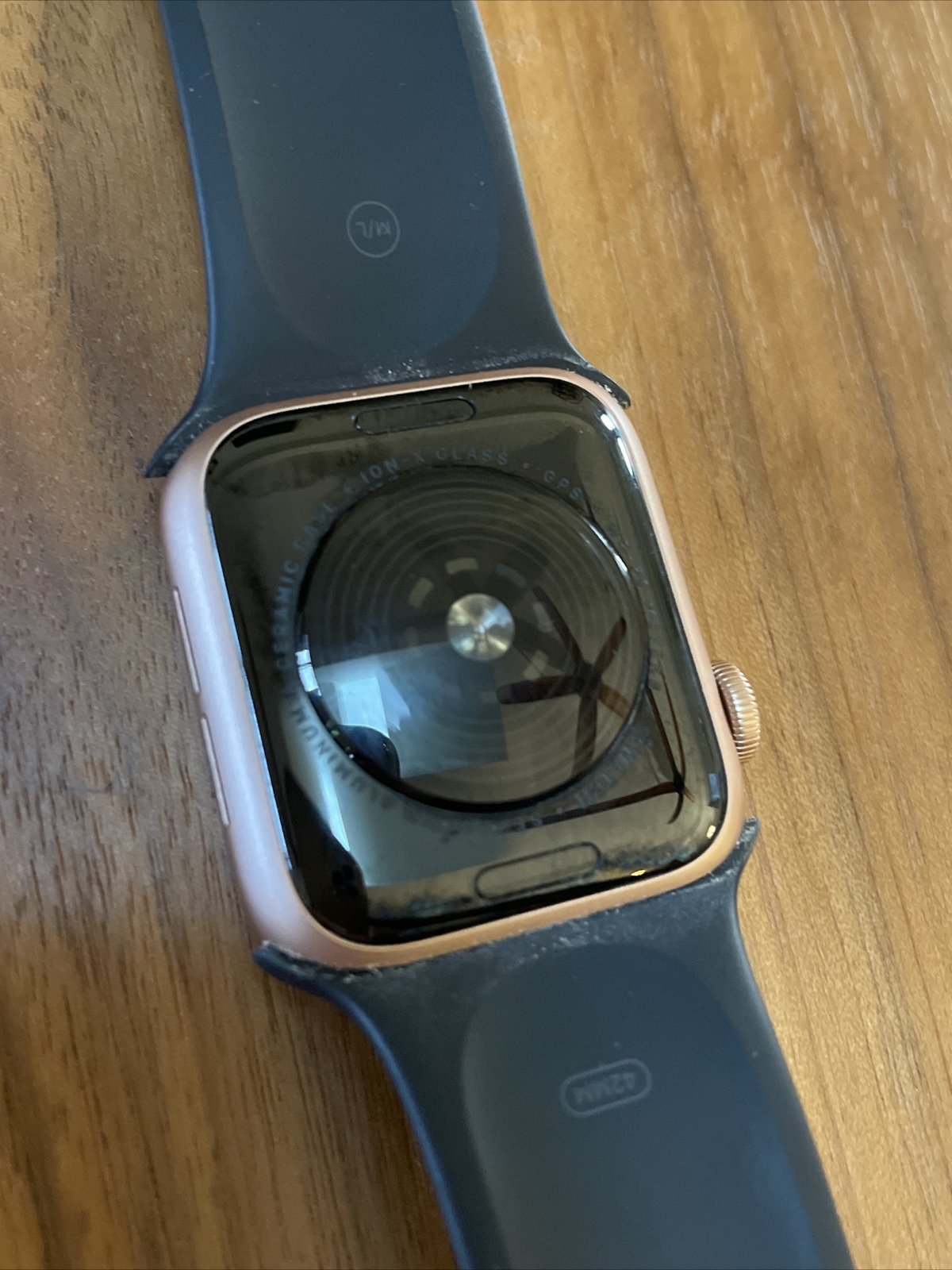 Apple Watch SE, 40mm Gold Aluminum Case (1st gen). Broken