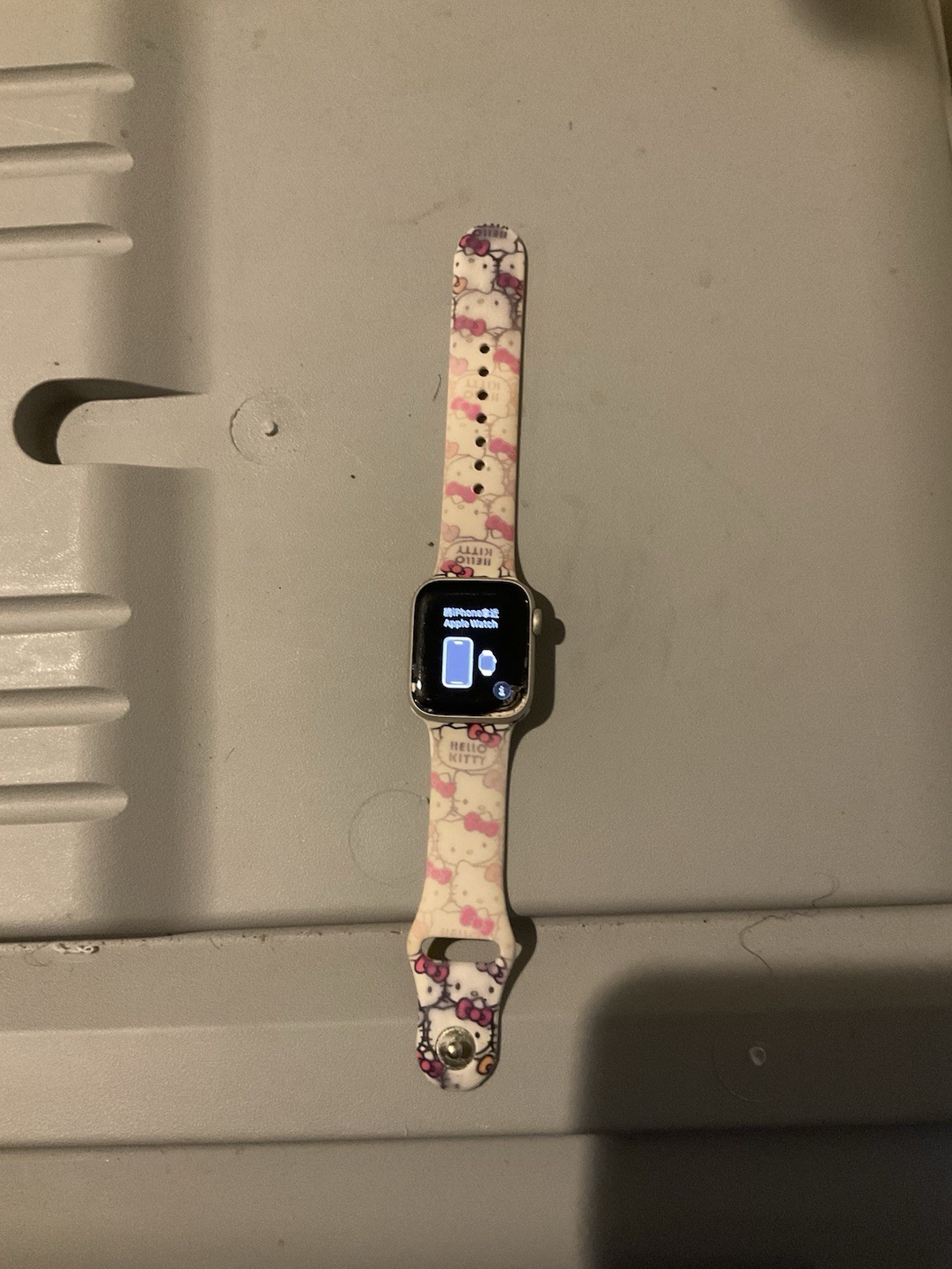 Apple Watch 44mm Silver Aluminum Touchscreen w/ Hello Kitty Band , is cracked