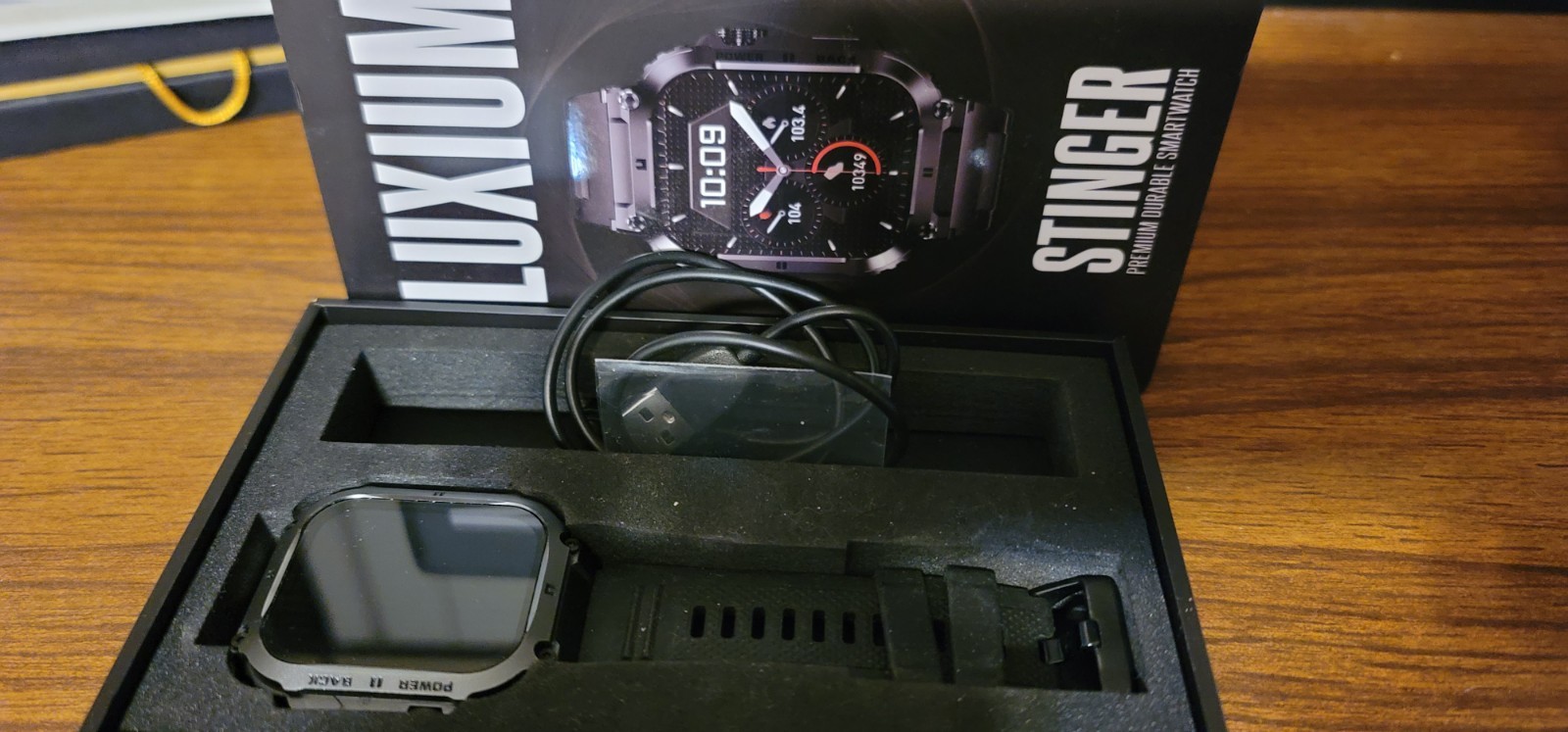 Luxium Stinger Smartwatch
