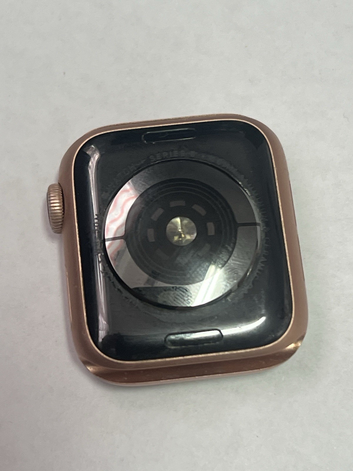 Apple Watch Series 5 40mm Gold Aluminum Case Sport Band GPS-LTE crack