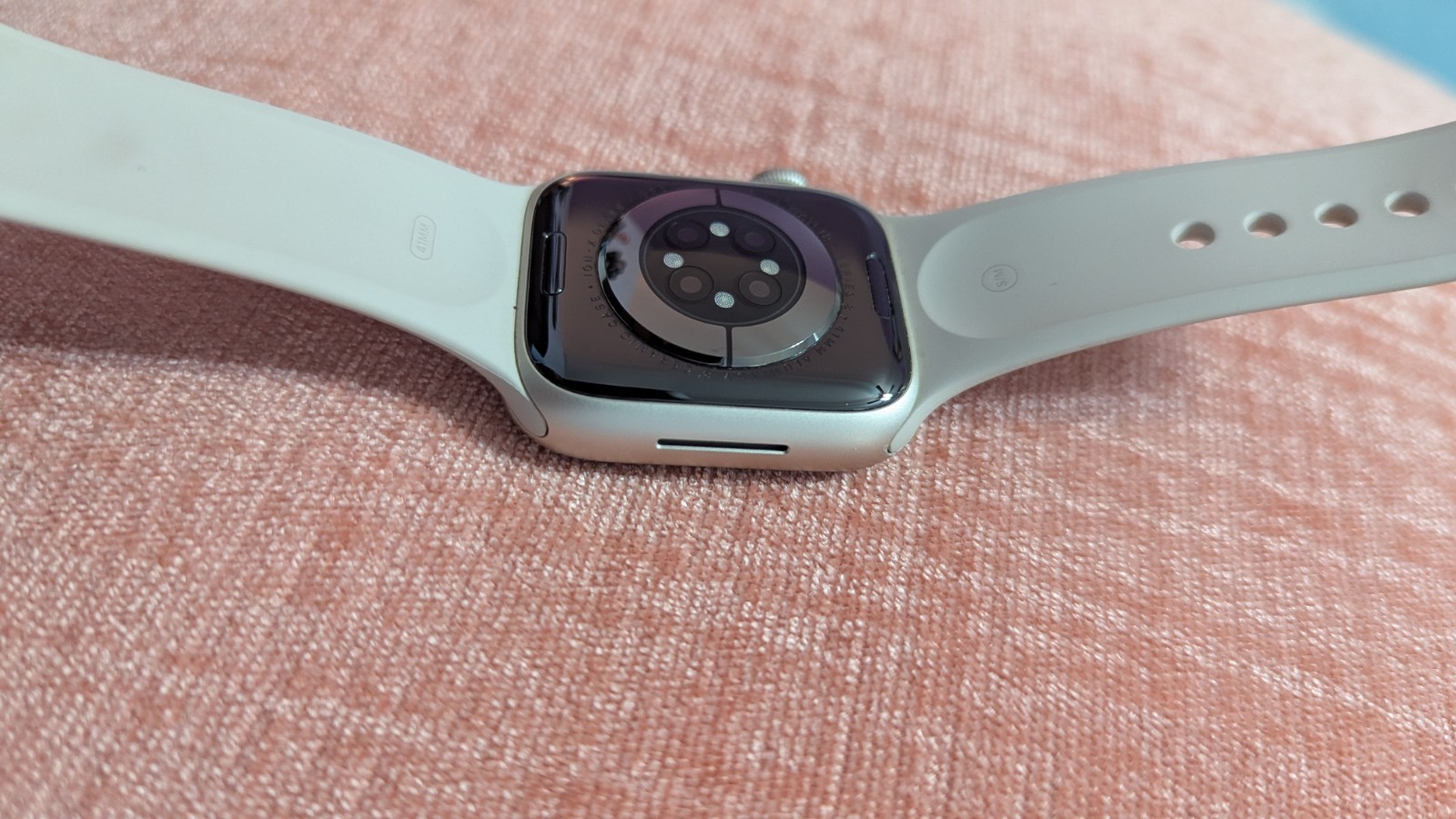 Apple Watch Series 8 41mm Gold Aluminum Case with Sports Band S GPS A2770