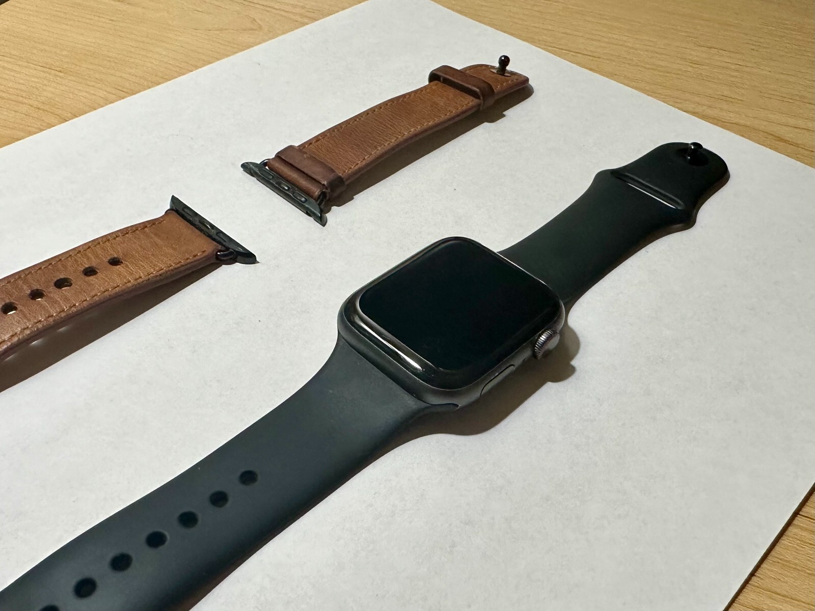 Apple Watch Series 4 44 mm GPS+LTE with Black Sports Band & Real Leather Band