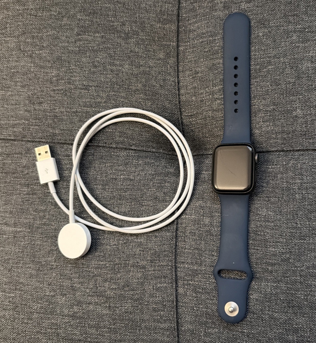 GPS Only Apple Watch SE 1st Gen 40MM Space Gray Aluminum MYDP2LL/A