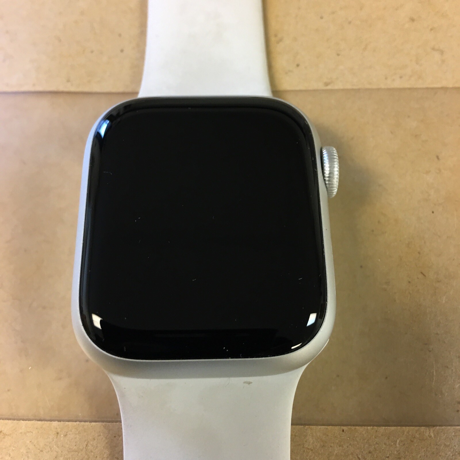 Apple Watch Series 8 GPS 41mm Silver Aluminum Case White Sport Band Smartwatch